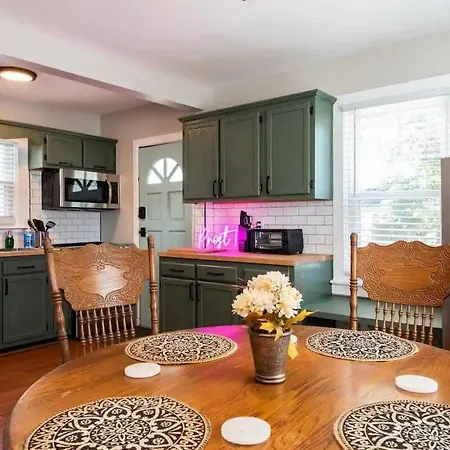 Charming Home Near Churchill Ds And Expo Center